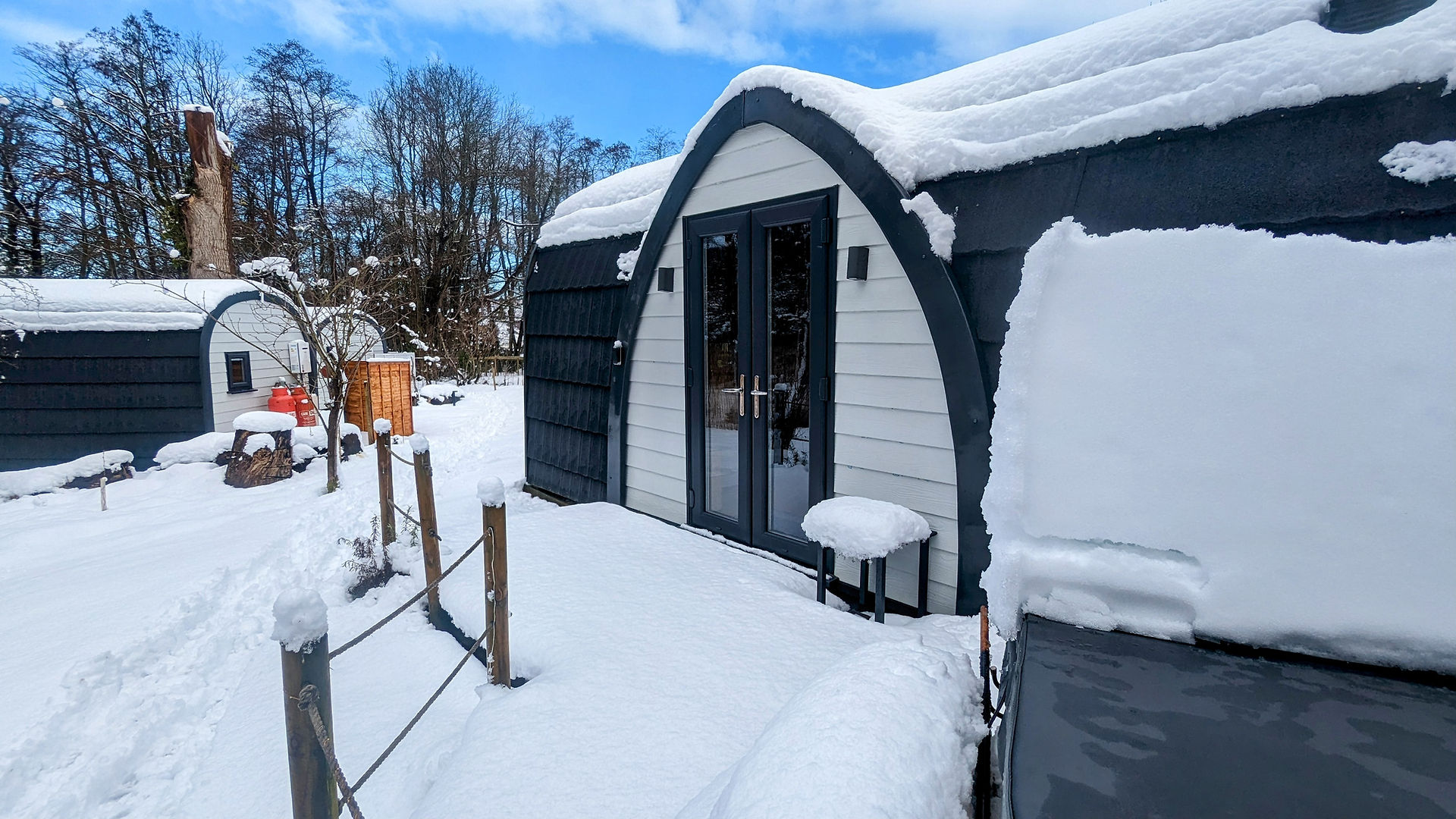 Glamping pod with hot tub in the winter snow