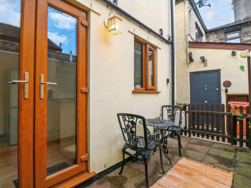 Ty Pili Pala Holiday Cottage in Betws y Coed | Outside space with table