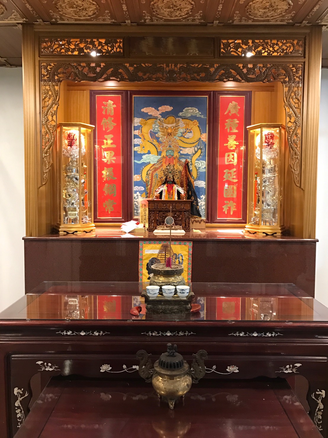 神聖傢俱 | 作品集| 榫卯傢俱 | 簡約神桌 |極簡家具風格 |神桌工廠 | 台南