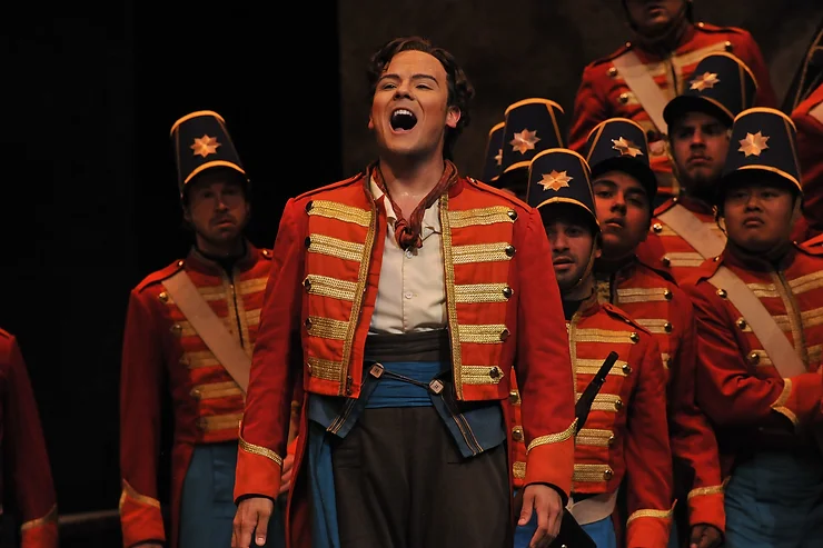 David Portillo as Tonio singing "Ah, mes amis" in 'The Daughter of the Regiment'; photo by Ellen Appel.