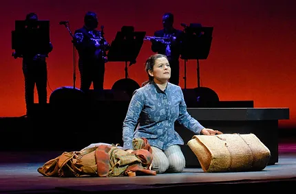Renata (Cecilia Duarte) in 'Cruzar la Cara de la Luna;' photo by Karen Almond.