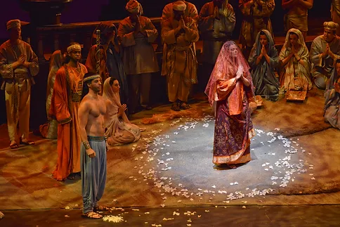The priestess Leïla (Hailey Clark), Nourabad (Justin Hopkins), and Zurga (Lee Poulis); photo by Karen Almond.