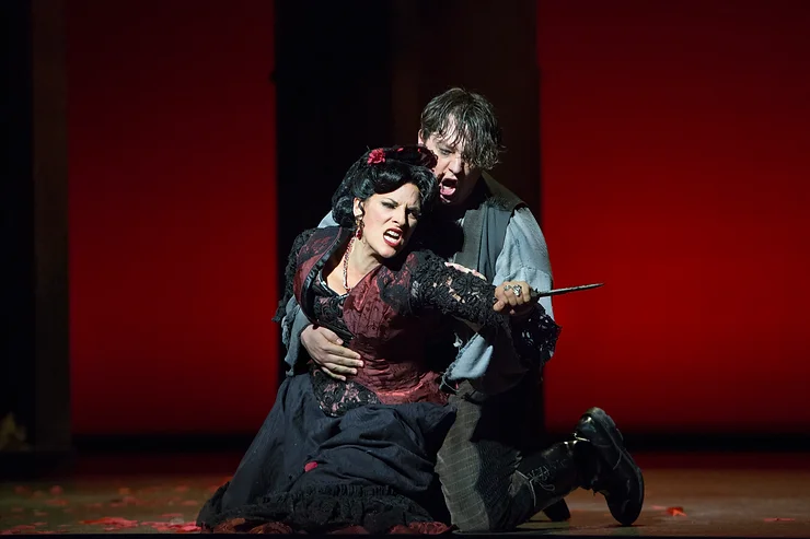 Audrey Babcock and Robert Watson in the final scene of Bizet’s “Carmen” at Fort Worth Opera. Photo by Marty Sohl.
