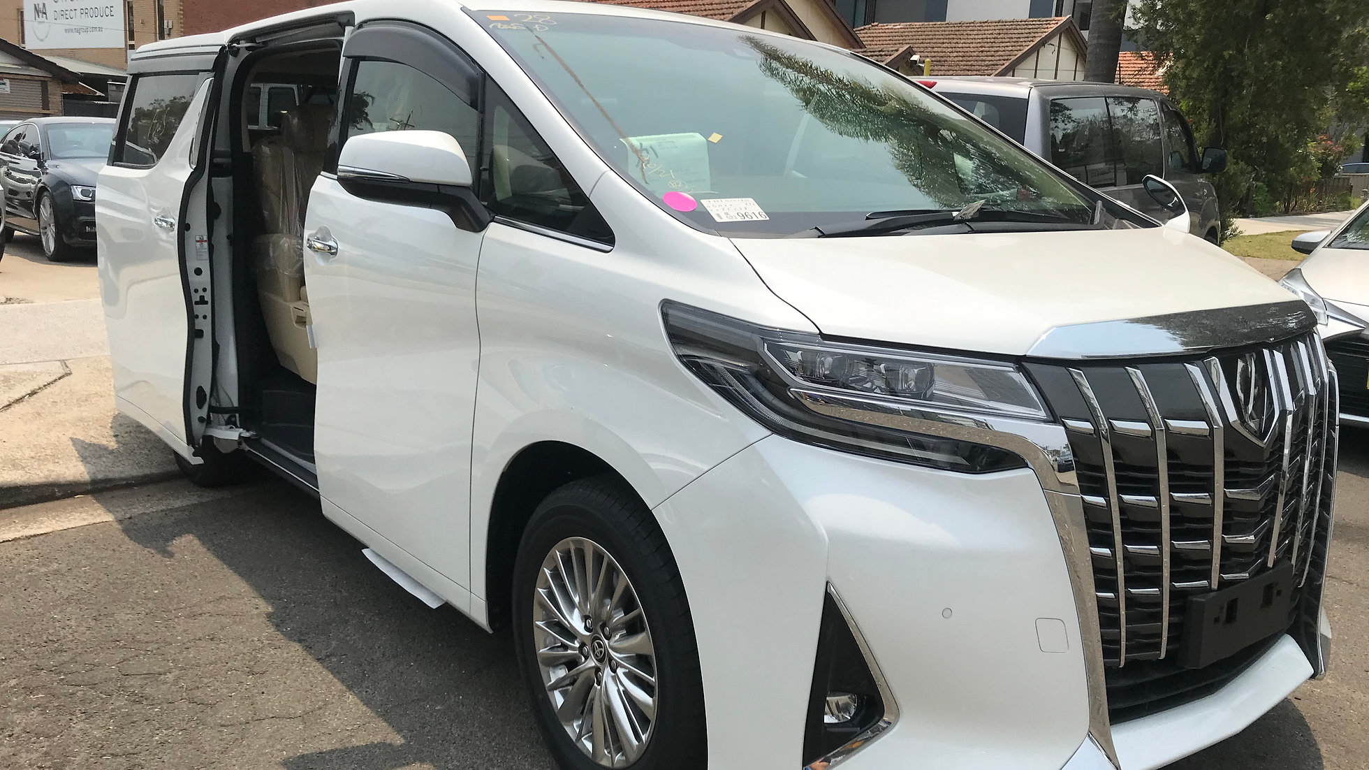 Toyota alphard 2020 года Toyota alphard 2020 года