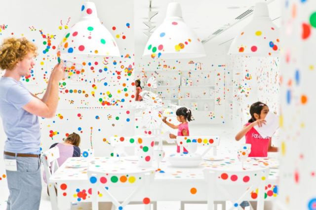 yayoi-kusama-obliteration-room-2011-2.jpg