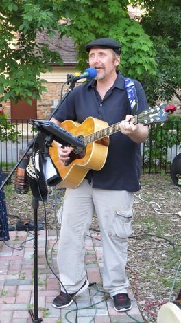 Kurt at The Hub