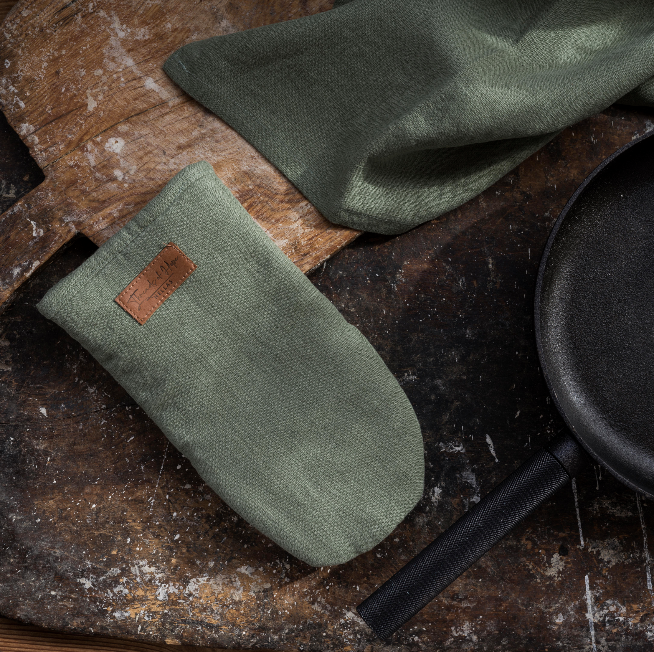 Psyrri Linen Oven Glove, Moss Green