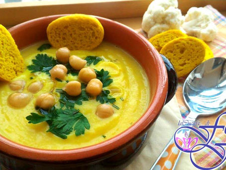 VELLUTATA DI CAVOLFIORI CON CECI E CURCUMA