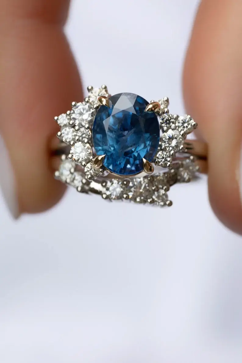 Thumbnail: Oval Blue Sapphire Engagement Ring Set
