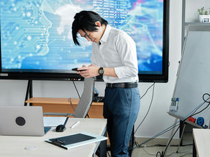 Étude Indeed : l’IA progresse, la gouvernance suit mal