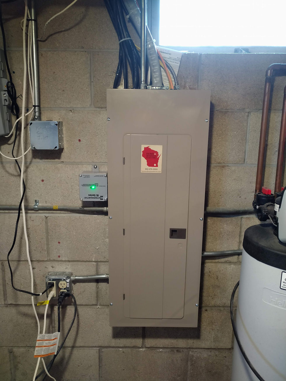 Fuse box vs Circuit Breaker: Which should you have installed in your house?