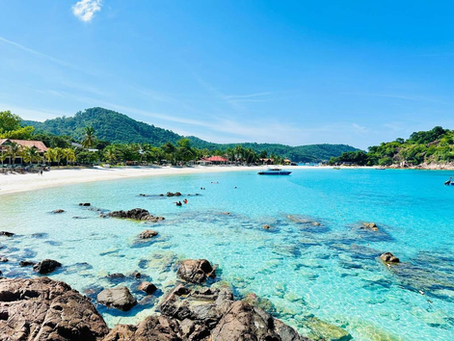 RENANG ISLAND: Destinasi Pantai Eksotis dengan Air Laut Jernih