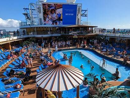 Hiburan Tak Habis-Habis di Atas Laut Bersama Genting Dream