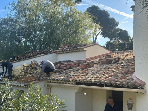 couvreur à Grasse intervenant pour rénovation de toiture dans les Alpes-Maritimes