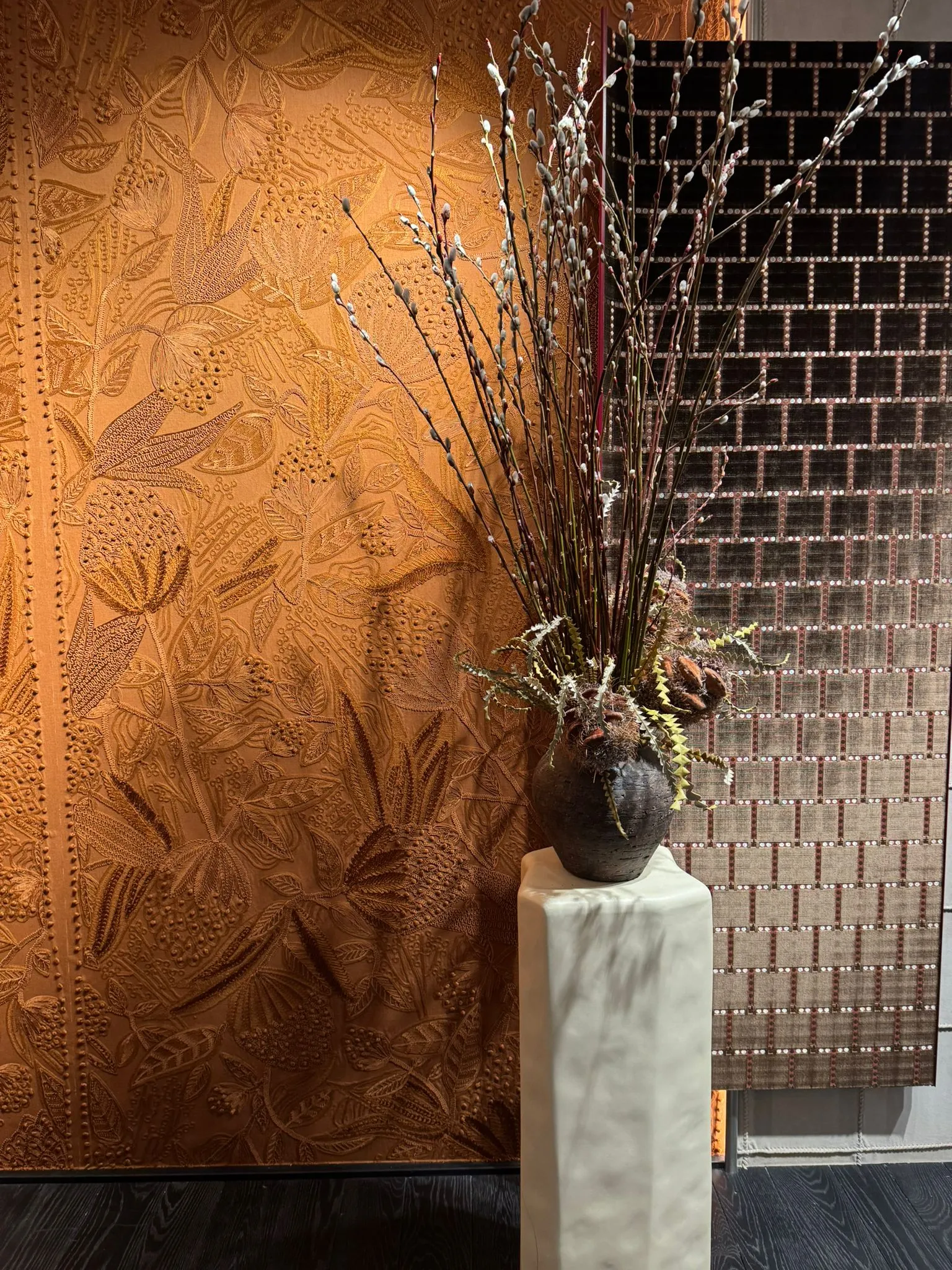 Ambiance showroom Paris Déco Off 2026 – matières et décoration haut de gamme