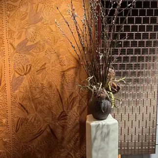 Ambiance showroom Paris Déco Off 2026 – matières et décoration haut de gamme