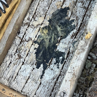 ancienne isolation de toiture dégradée avant rénovation à Grasse 06