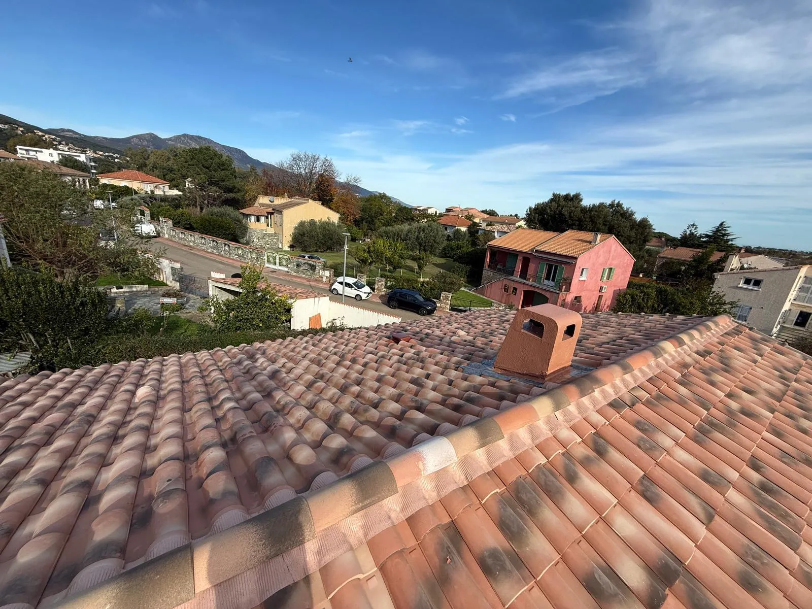  Pose de faîtage et rives – toiture neuve maison à Bastia