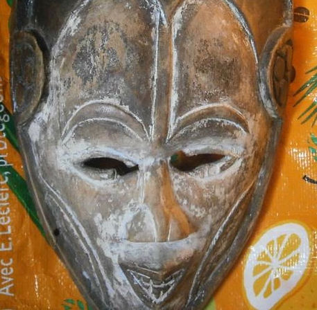 Masque ancien patiné