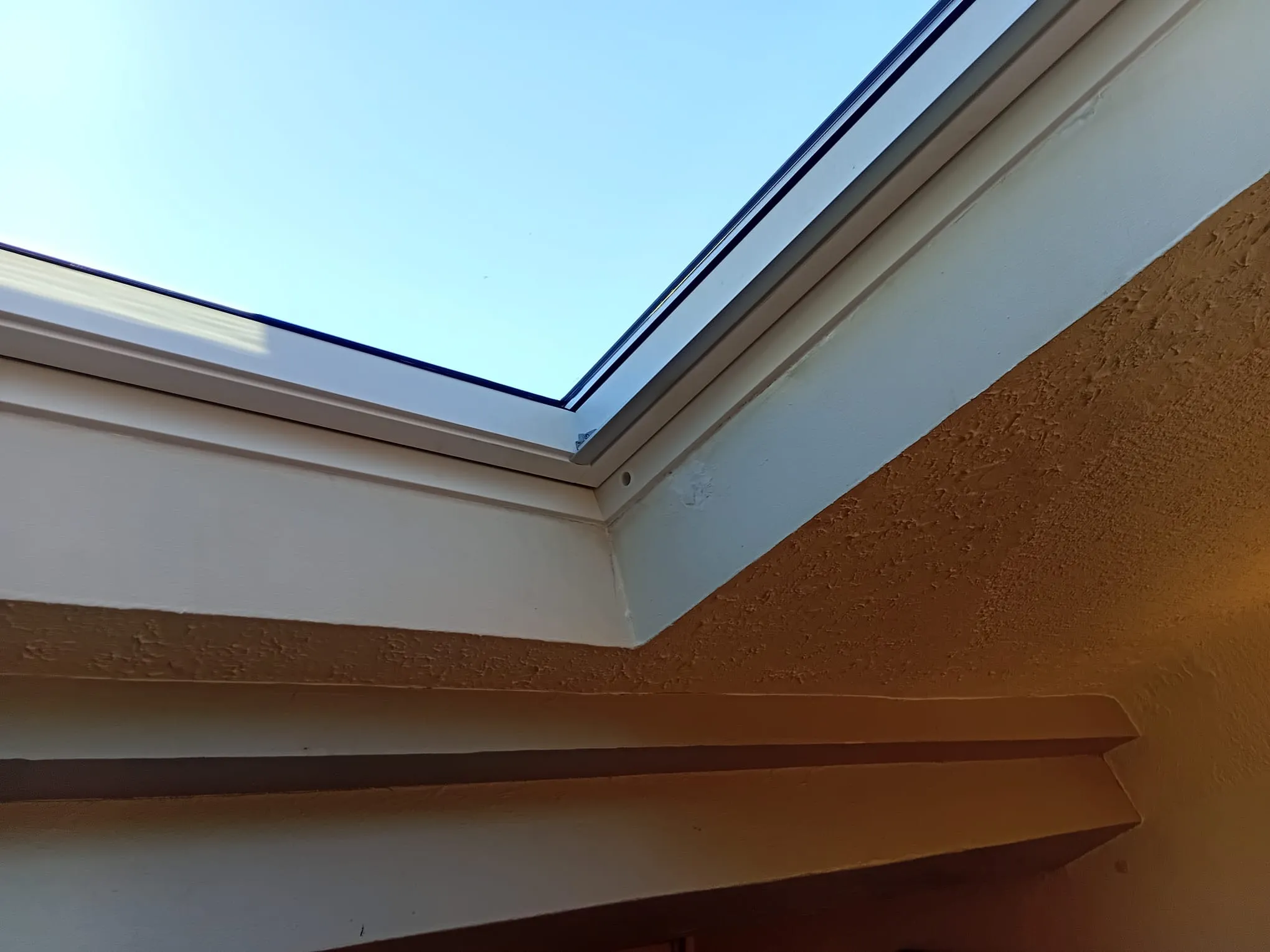 Travaux de toiture et étanchéité Velux effectués à Cannes