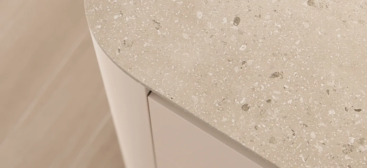 Exemple d’aménagement LEICHT à Nice : meubles bas aux angles arrondis et ambiance chaleureuse.