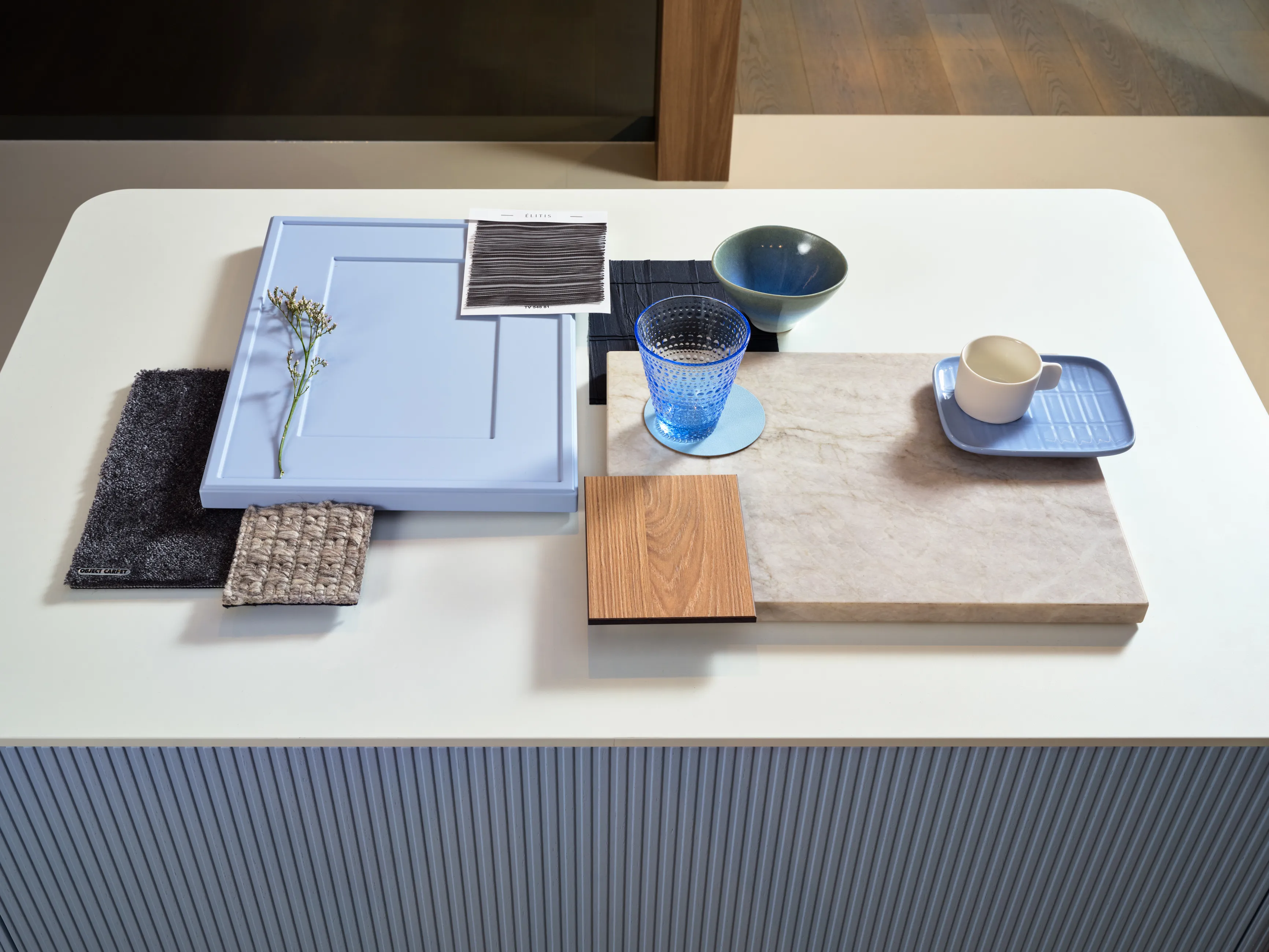 Cuisine LEICHT HYGGE cyan hellcyanique présentée par votre cuisiniste à Nice