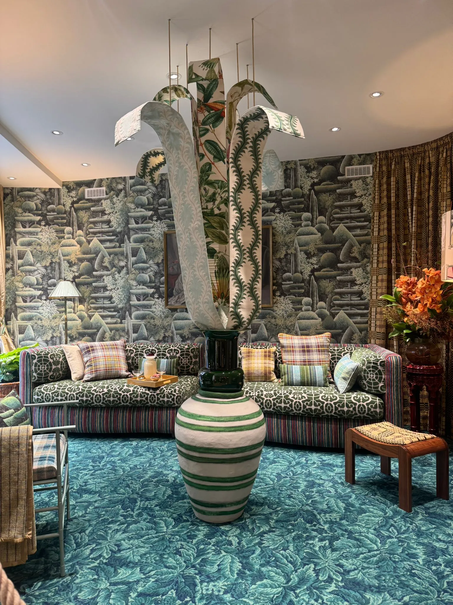 Textile d’éditeur avec relief et broderie – tendances tissus 2026 Paris Déco Off