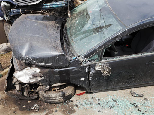 Épave de voiture accidentée à enlever gratuitement à Nice, même sans carte grise