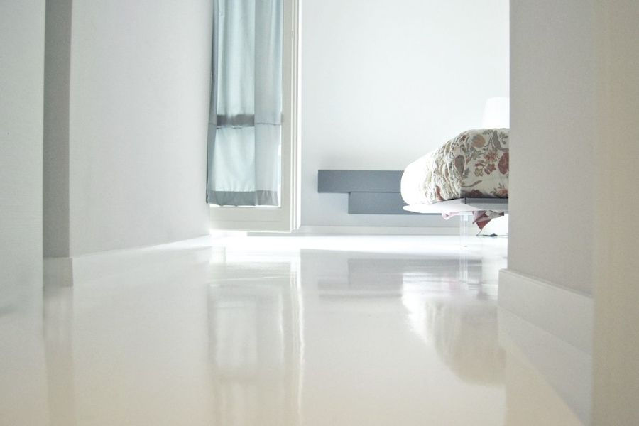 Rénovation de tour de piscine en granulats à Mougins