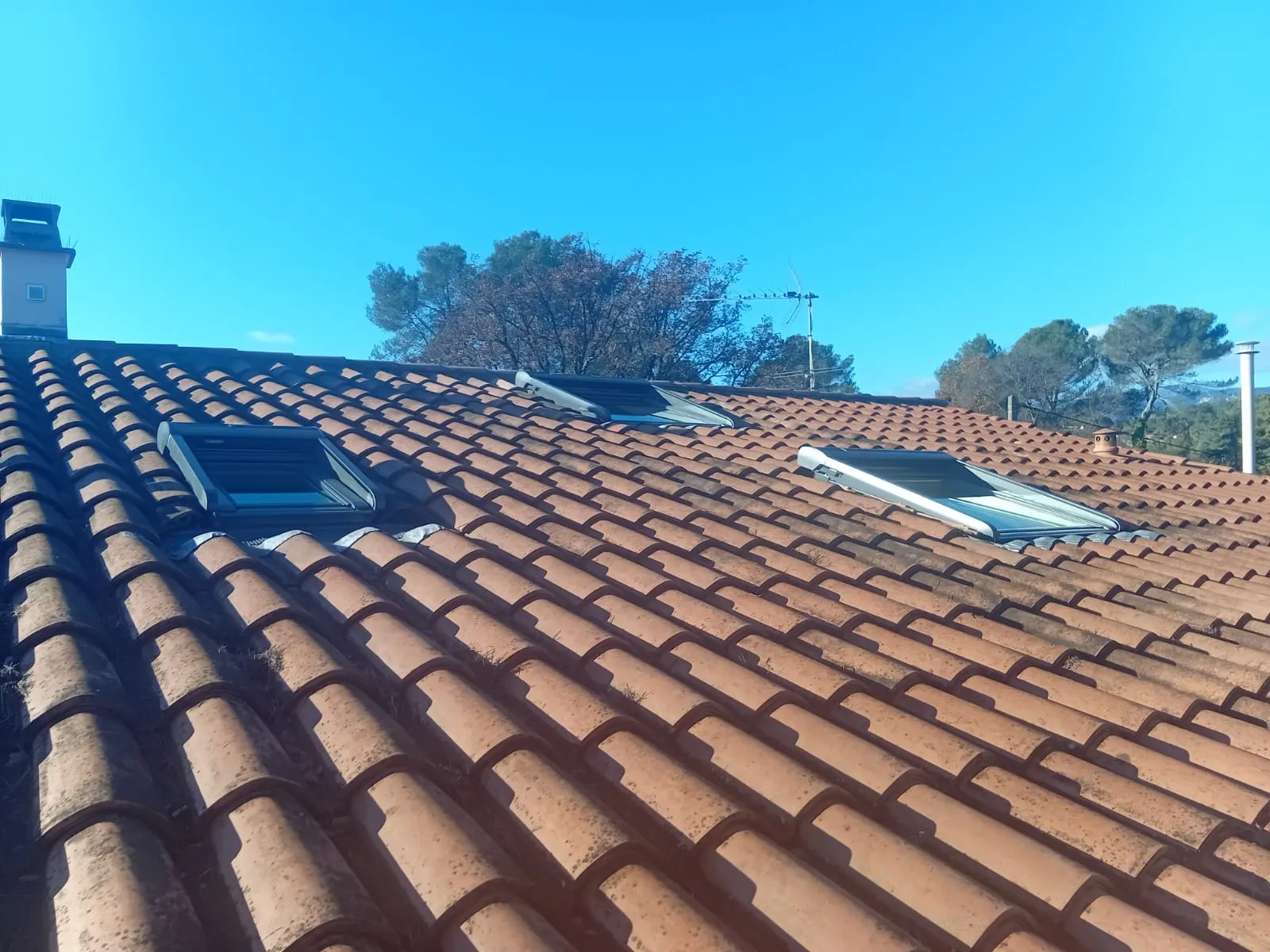 Installation de VELUX sur toiture inclinée dans le 06