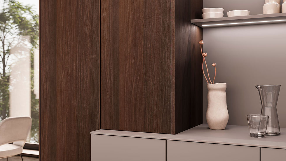 Détail colonne Leicht Living en noyer foncé associée à un lowboard gris et étagère murale éclairée – Ambiance Cuisines Nice