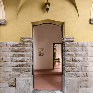 Terrasse méditerranéenne avec peinture extérieure beige Kerakoll et mobilier outdoor