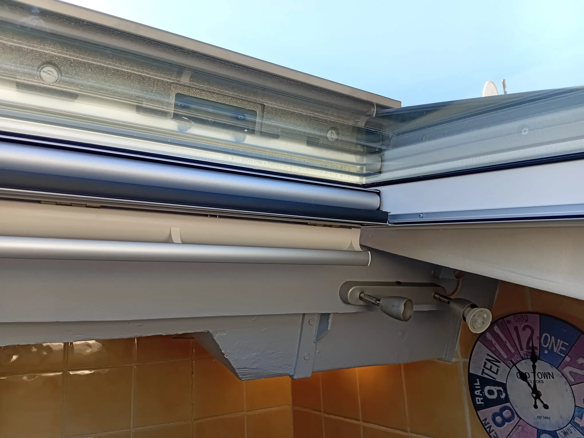 Installation professionnelle de Velux avec étanchéité renforcée