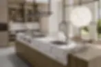 cuisine-leicht-idea-ilot-marbre-bois-nice.webp