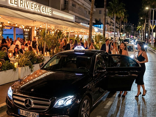 Se déplacer en taxi depuis Juan-les-Pins : plages, restaurants et quartiers à connaître