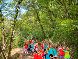 Enfants en sortie nature au Magic Club, activité du mercredi près de Nice à Villeneuve-Loubet