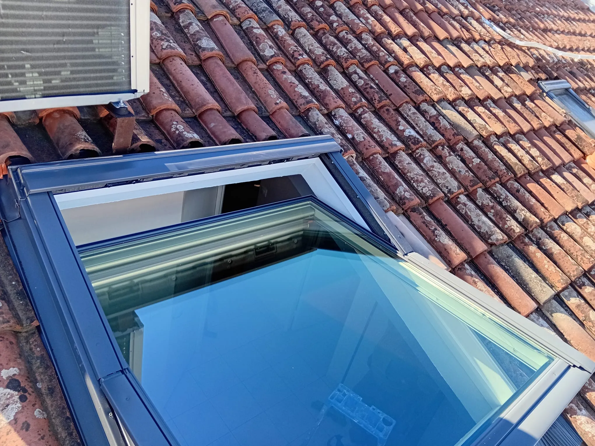 Installation d’un nouveau Velux avec solins et abergements étanches