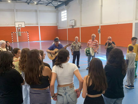 Colaboração do Grupo Danças d'Aldeia nas aulas de Artes Expressivas e Corporais (AEC) do 8ºAno