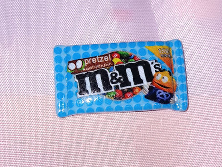 resin pretzel m&m's