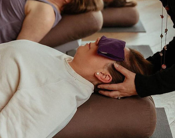 Yoga-head-massage_edited.jpg
