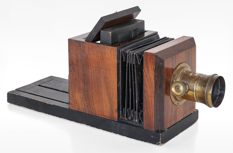 Palmer & Longking. Lewis-Style Daguerreotype. Includes original P&L radial drive lens and bed has factory marking. c.1853-54.