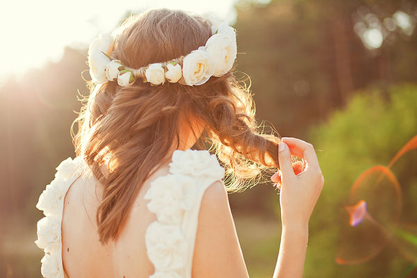 Novia con flores en el pelo