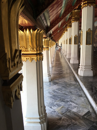 Palatial columns.
Bangkok, Thailand