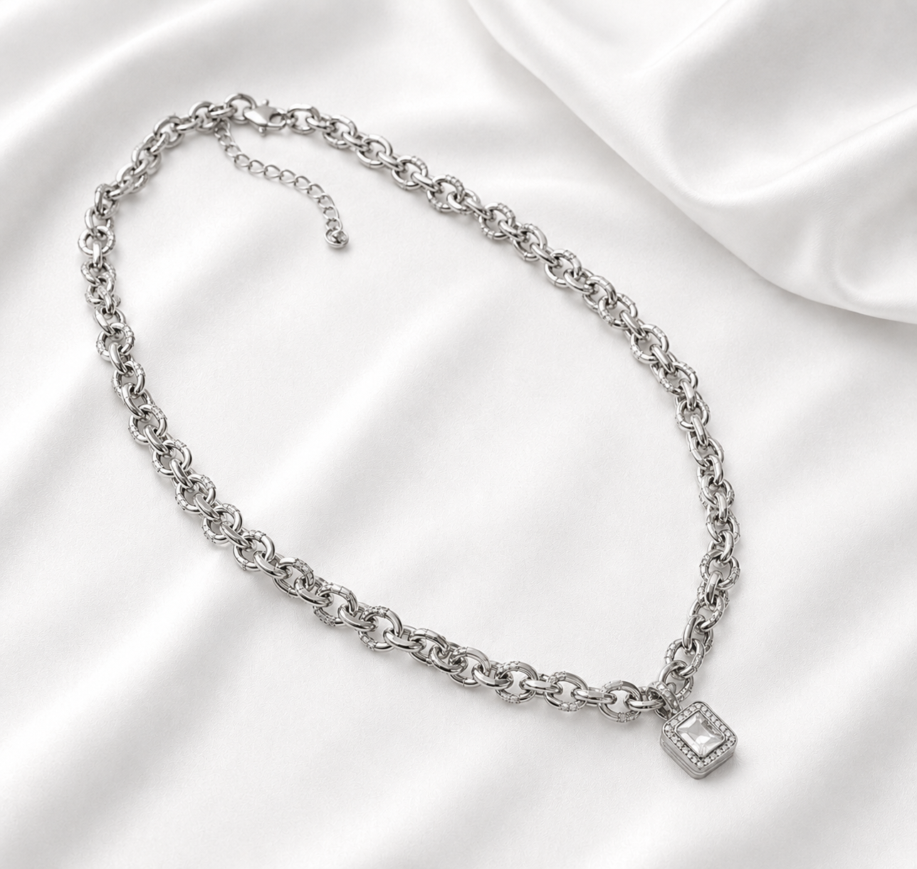 Geometric Square Necklace – Modern Silver Elegance
