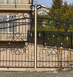 Wrought-Iron-Gates-Painter-Toronto_edited.jpg