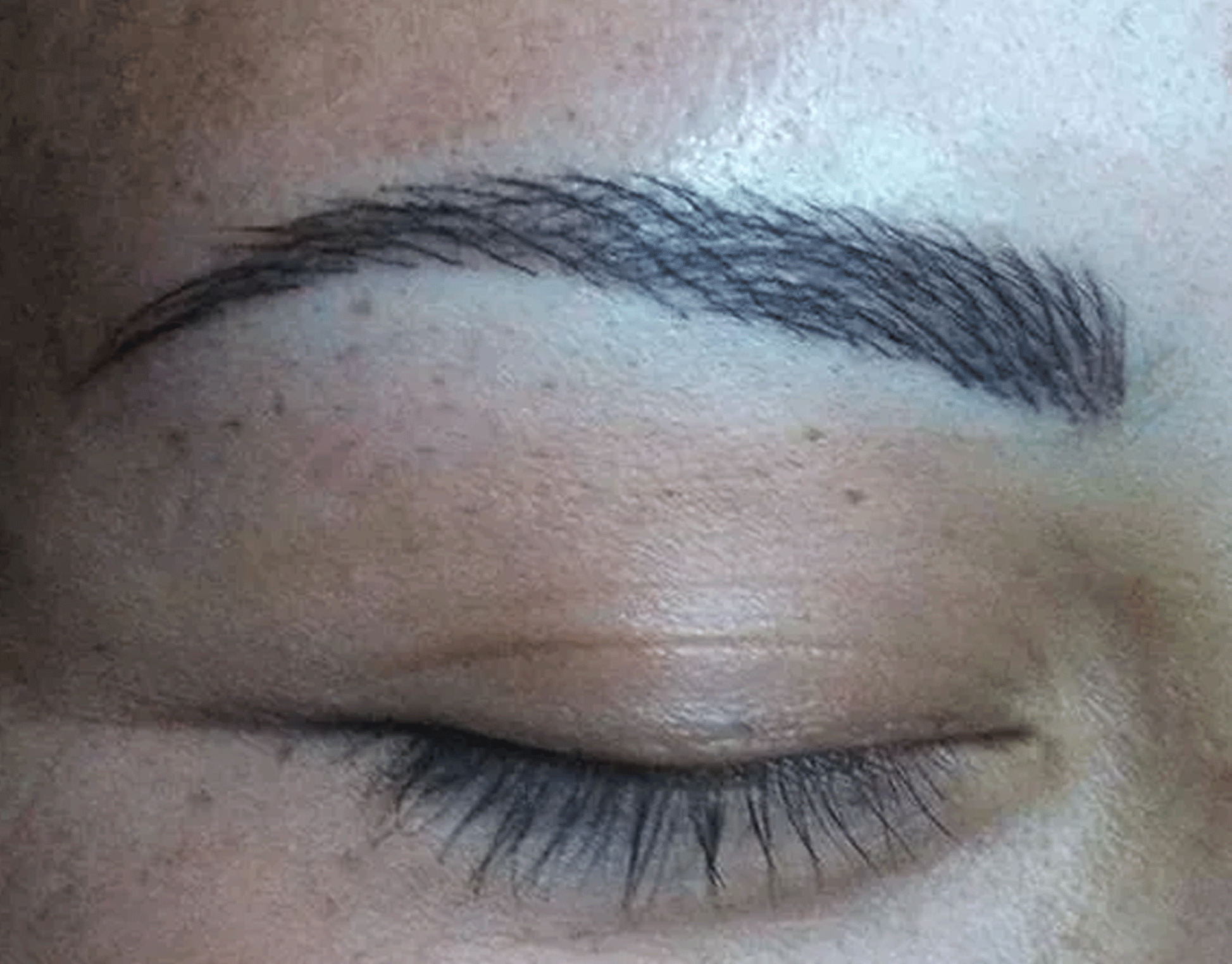 cejas trabajadas con tratamiento de microblading