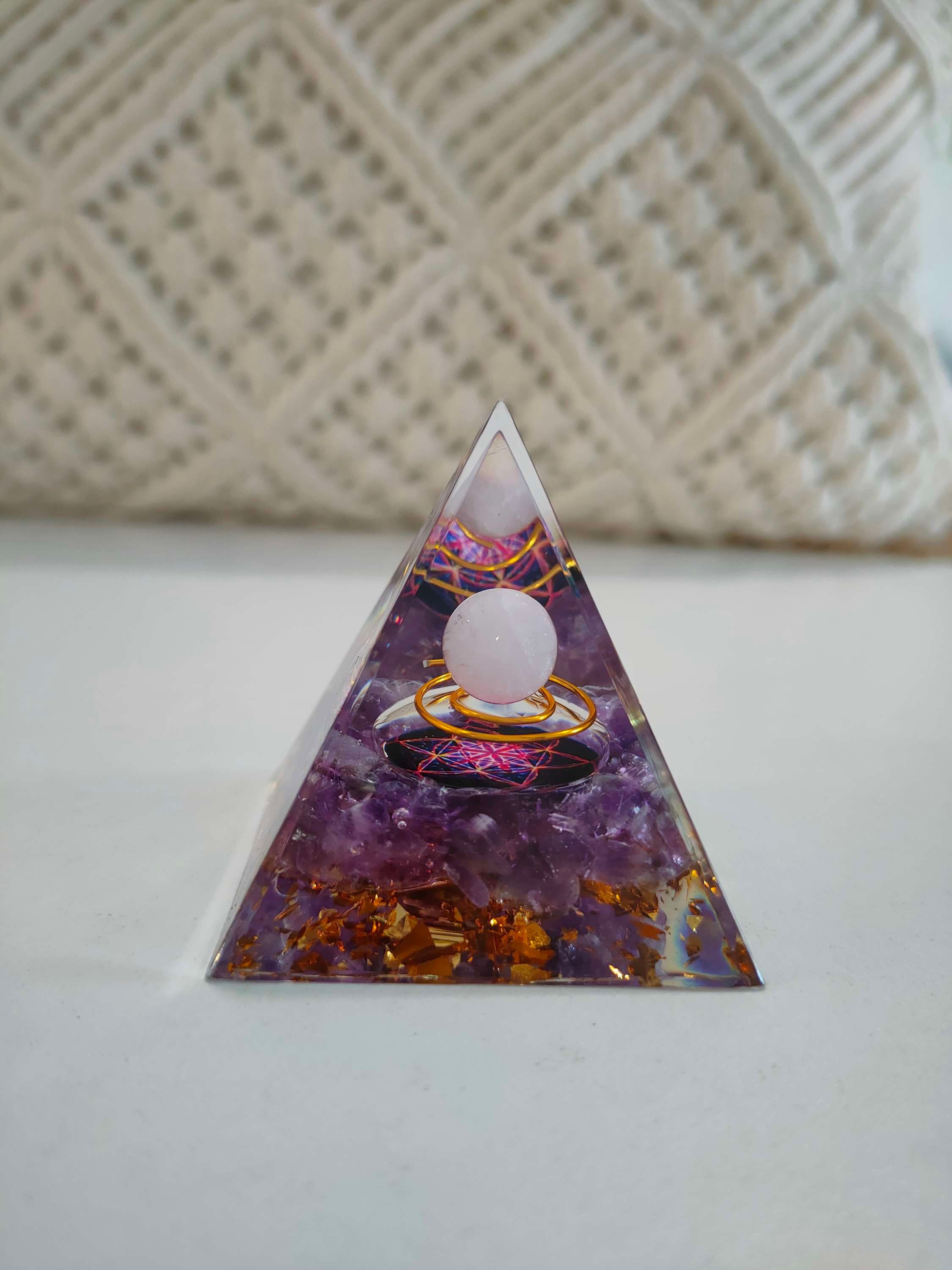 Orgonite Planète Géométrie sacrée, Améthyste et Jade blanc