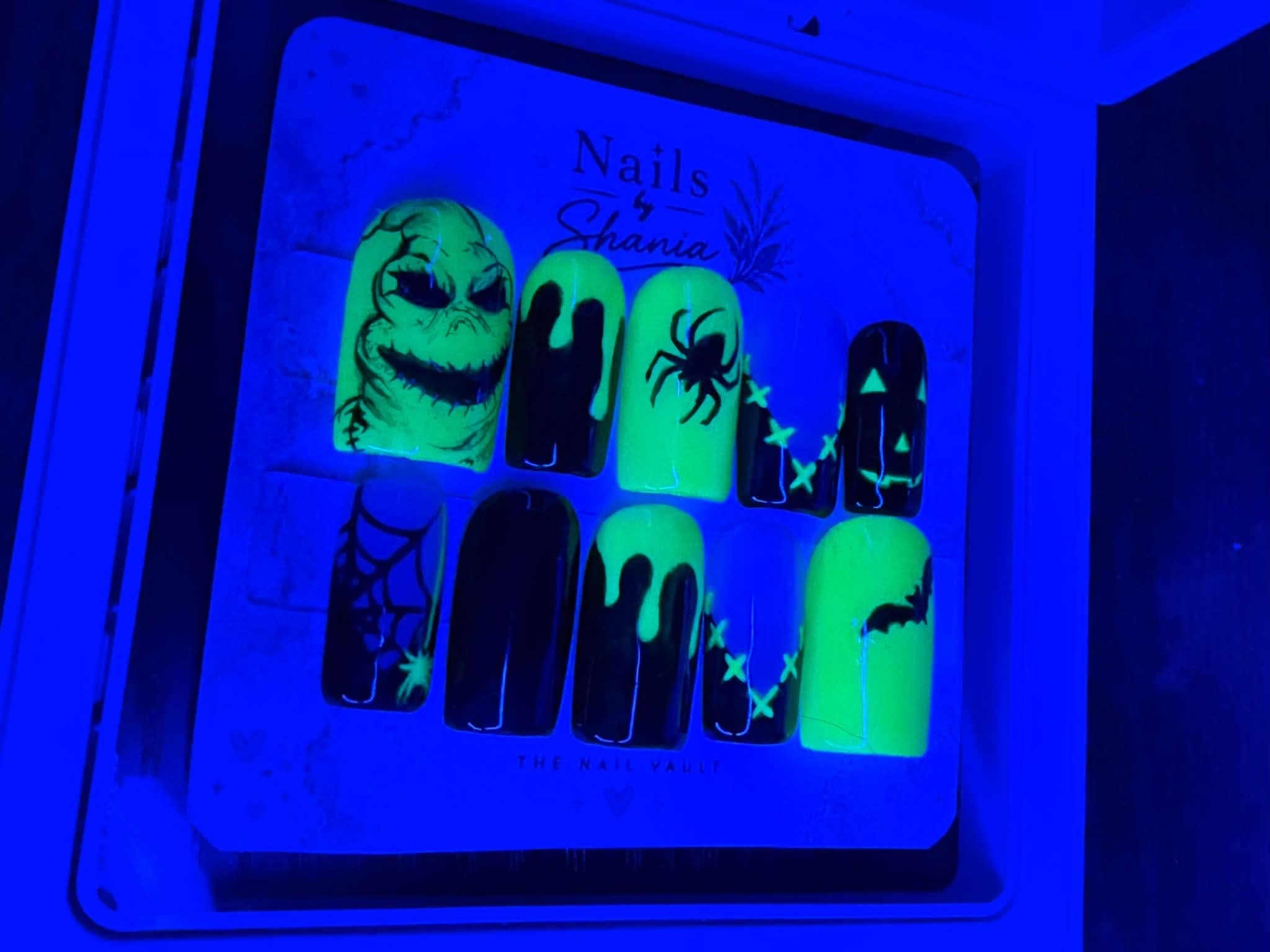 Oogie After Dark *GLOWS UNDER BLUE LIGHT*