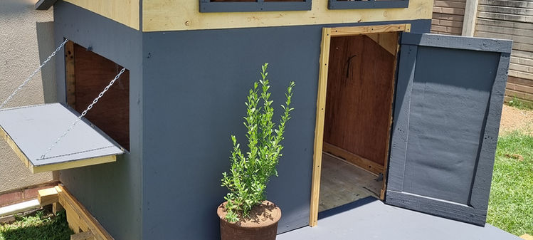 Modern Doll House
Grey to Gold