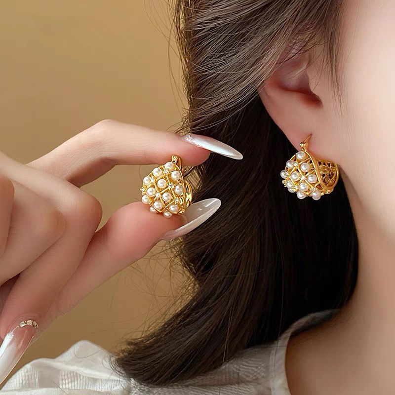 Thumbnail: Rhombus Pearl Clip-On